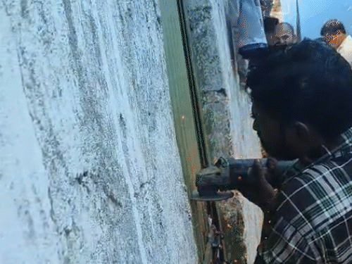 हैदराबाद में 8 जुलाई को सौरभ ने फांसी लगा ली थी। दरवाजा काटकर उसे निकाला गया।