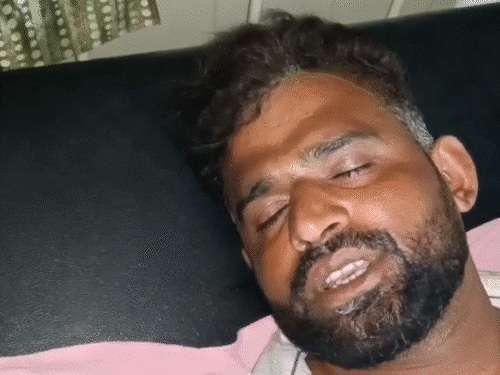 घायल युवक को पुलिसकर्मियों ने पहले मंड्रेला सीएचसी पहुंचाया, जहां से उसकी गंभीर स्थिति को देखते हुए झुंझुनूं के बीडीके अस्पताल रेफर कर दिया गया। युवक का आरोप है कि मौखिक शिकायत को आधार बनाकर उसे थाने बुलाया और टॉर्चर किया गया।