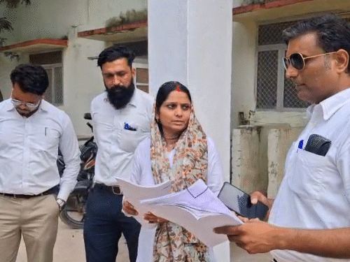 राजकंवर के वकीलों का कहना है कि हमारी मांग है जो लोग दोषी हैं उनके खिलाफ एक्शन हो।