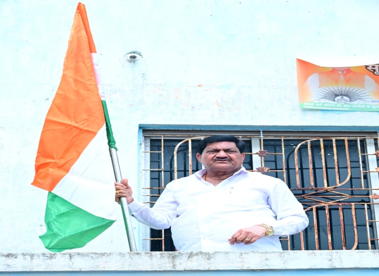 Har Ghar Tiranga 2025 : छत्तीसगढ़ बीजेपी का ‘हर घर तिरंगा’ अभियान, 50 लाख घरों में तिरंगा फहराने का लक्ष्य 14 मंत्री दयालदास बघेल तिरंगे के साथ