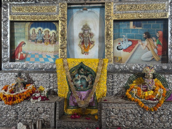 श्री कृष्ण जन्मस्थान स्थित गर्भ गृह में 221 किलो चांदी का प्रयोग किया गया है