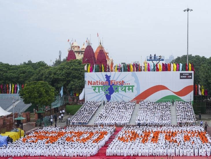 नरेंद्र मोदी कल बतौर PM 12वीं बार फहराएंगे तिरंगा, इन्विटेशन कार्ड पर ऑपरेशन सिंदूर का लोगो