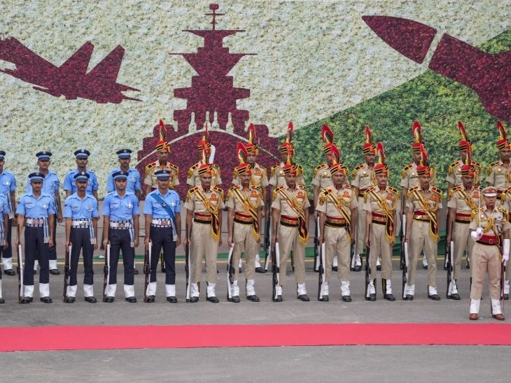 नरेंद्र मोदी कल बतौर PM 12वीं बार फहराएंगे तिरंगा, इन्विटेशन कार्ड पर ऑपरेशन सिंदूर का लोगो