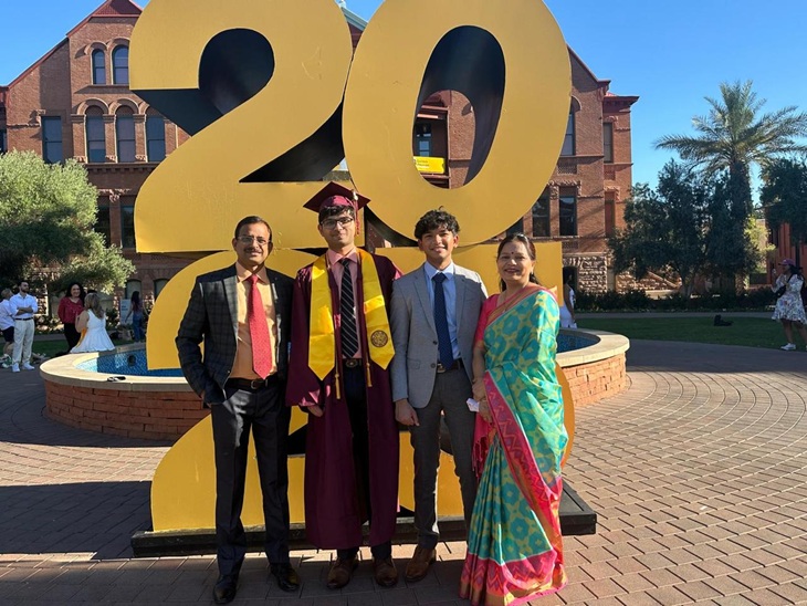 डीआइजी बाबू राम अपनी पत्नी प्रभा व बच्चों के साथ।