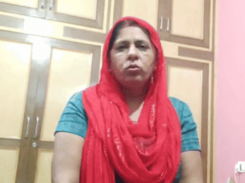 Sarpanch Sumitra Pilania giving information about the achievement of the village.