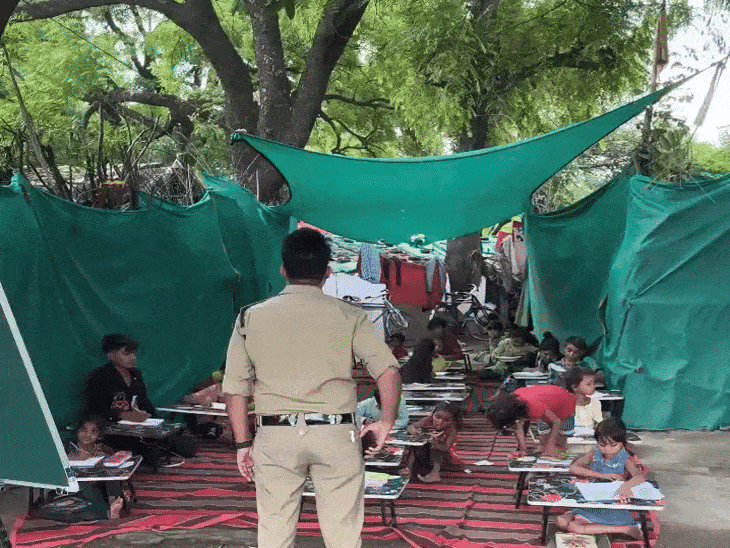 बच्चों की पढ़ाई के लिए हर संभव कोशिश करते हैं कॉन्स्टेबल संजय सांवरे।