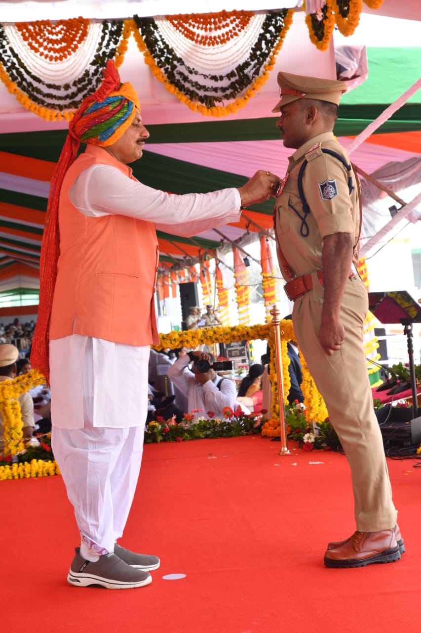 निरीक्षक हनुमंत टेकाम।