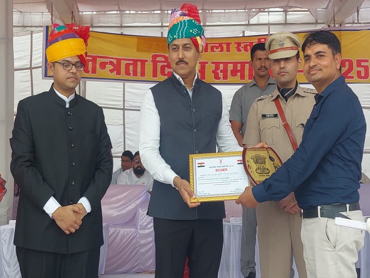 दीनदयाल शर्मा, समन्वयक को राष्ट्रीय पोषण अभियान में उत्कृष्ट कार्य के लिए सम्मानित किया गया