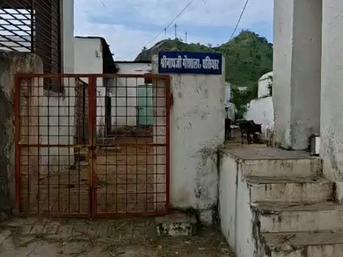 मंदिर परिसर में बनी गौशाला। इसका पूरा मैनेजमेंट नाथद्वारा मंदिर बोर्ड के पास है।