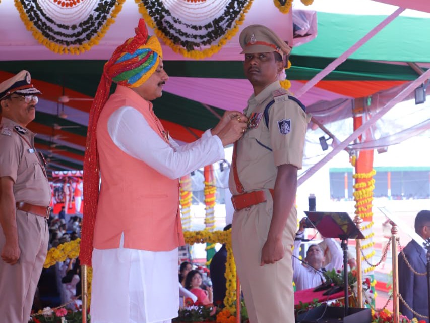 निरीक्षक मोहनलाल मरावी।