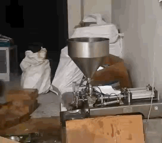 इस मशीन से नकली घी पैक किया जा रहा था