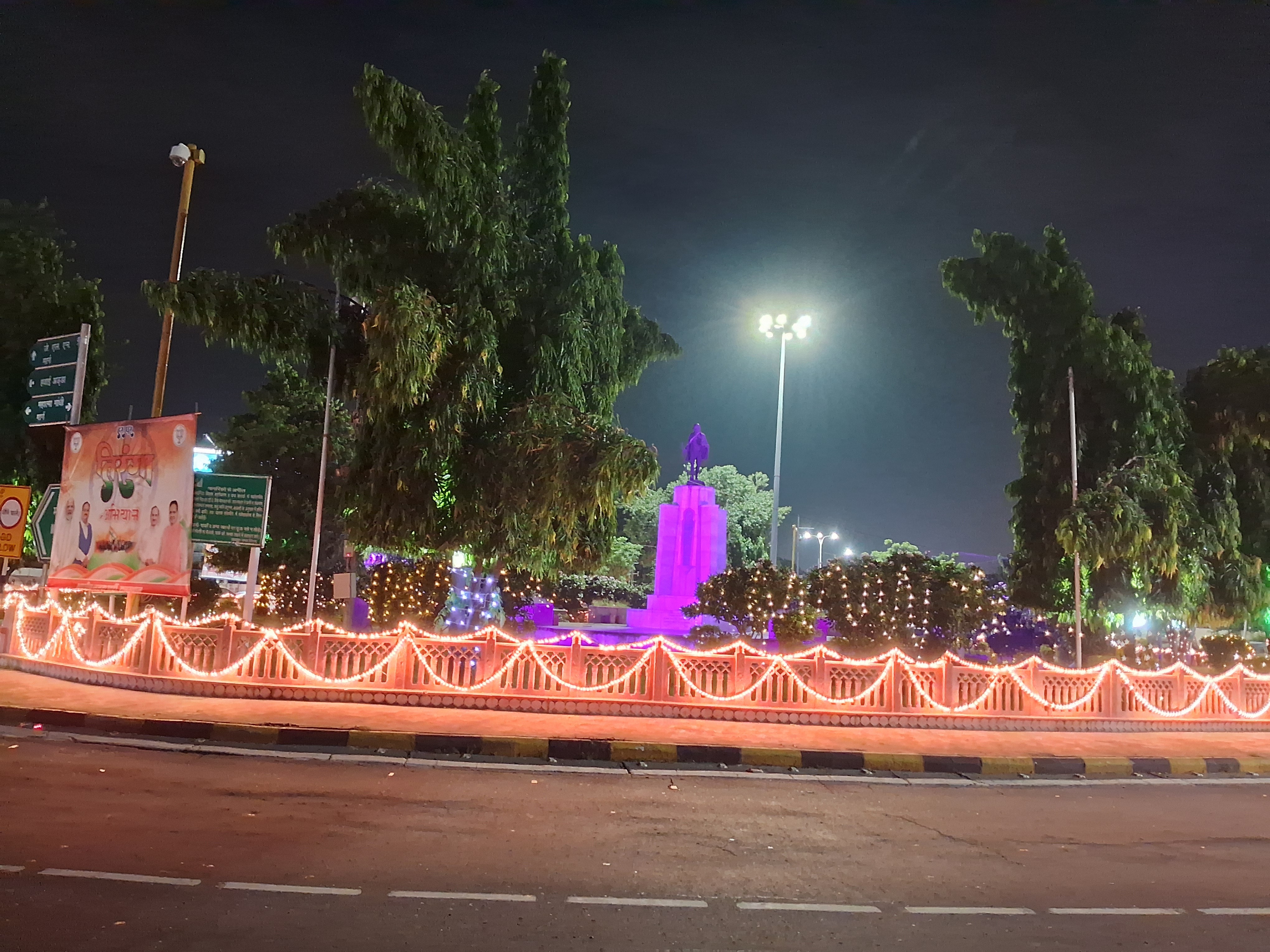 गांधी सर्किल पर भी स्वतंत्रता दिवस पूर्व संध्या पर रोशनी की गई।