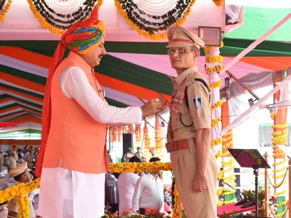 एसपी के स्टेनो सुरेश कुमार बाजनघाटे।