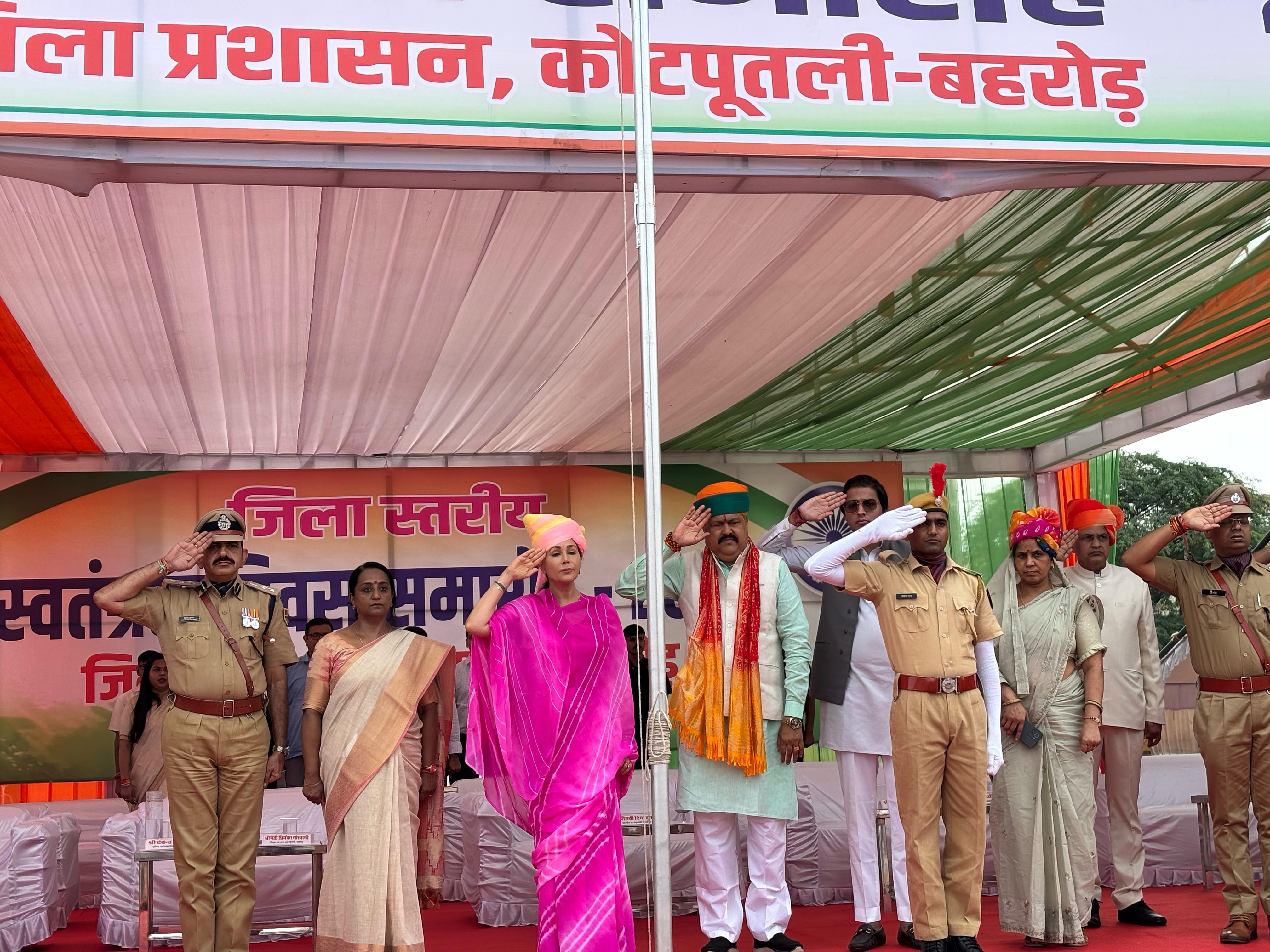 उपमुख्यमंत्री दिया कुमारी ने कोटपूतली के जिला स्तरीय स्वतंत्रता दिवस समारोह में ध्वजारोहण किया।
