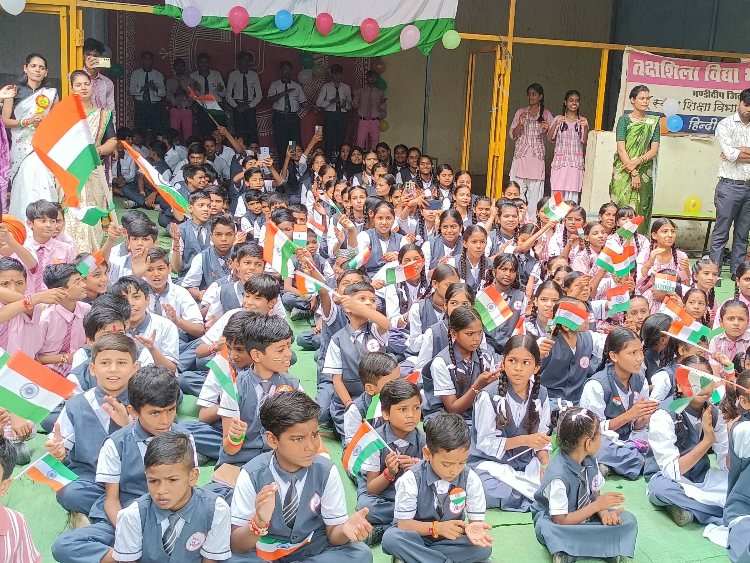 शिक्षण संस्थानों में बच्चों ने स्वतंत्रता दिवस मनाया।