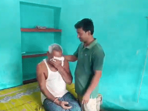 शहीद जवान के पिता का रो-रोकर बुरा हाल है।