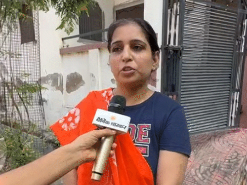 वीरांगना की बेटी बोली- हमारी शिकायत कोई नहीं सुनता।