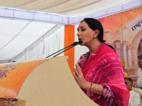 डिप्टी सीएम दीया कुमारी ने शिव विधायक रविंद्र सिंह भाटी की तारीफ की।
