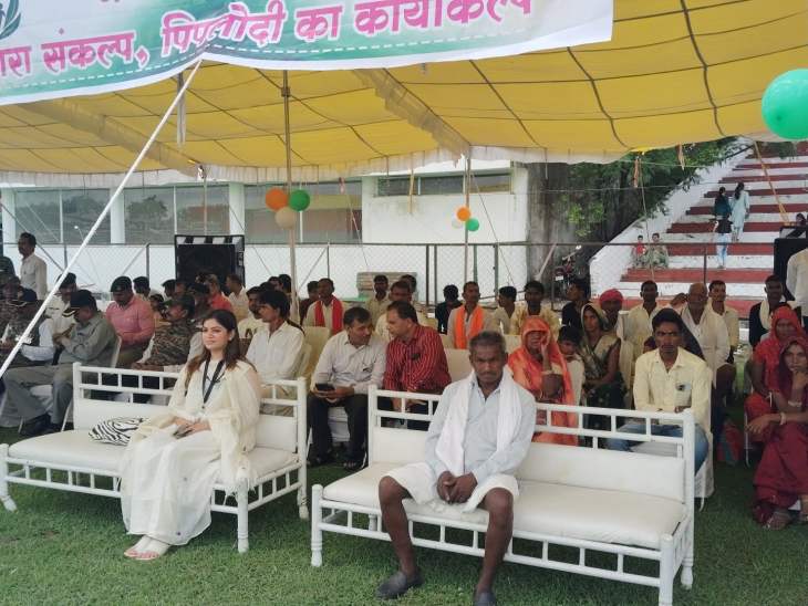 समारोह में पिपलोदी स्कूल हादसे से प्रभावित परिवारों को सम्मानित किया गया।