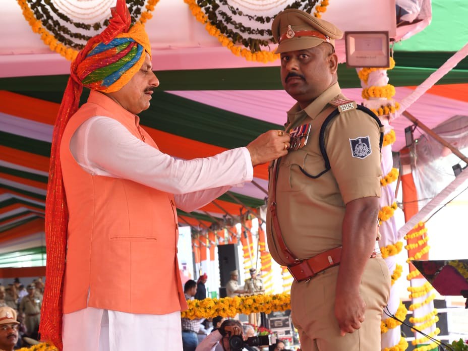 निरीक्षक अतुल शुक्ला।