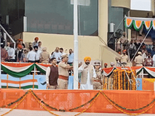 मंत्री सौंद ने जालंधर में ध्वजारोहण किया। - Dainik Bhaskar