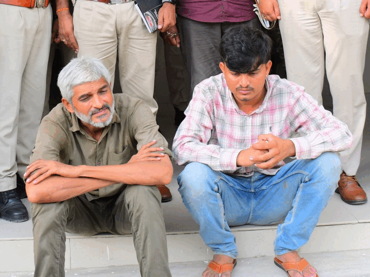 मामले में अब तक जयेंद्र शुक्ला के बेटे बिरजू (सफेद बाल), सेड़वा बाड़मेर निवासी मांगीलाल (चेक शर्ट), मुंबई की रोहन केमिकल के मालिक मच्छीन्द्र तुकाराम भोंसले (पर्पल टीशर्ट) और सुशांत पाटील (चश्मा) को गिरफ्तार किया है।