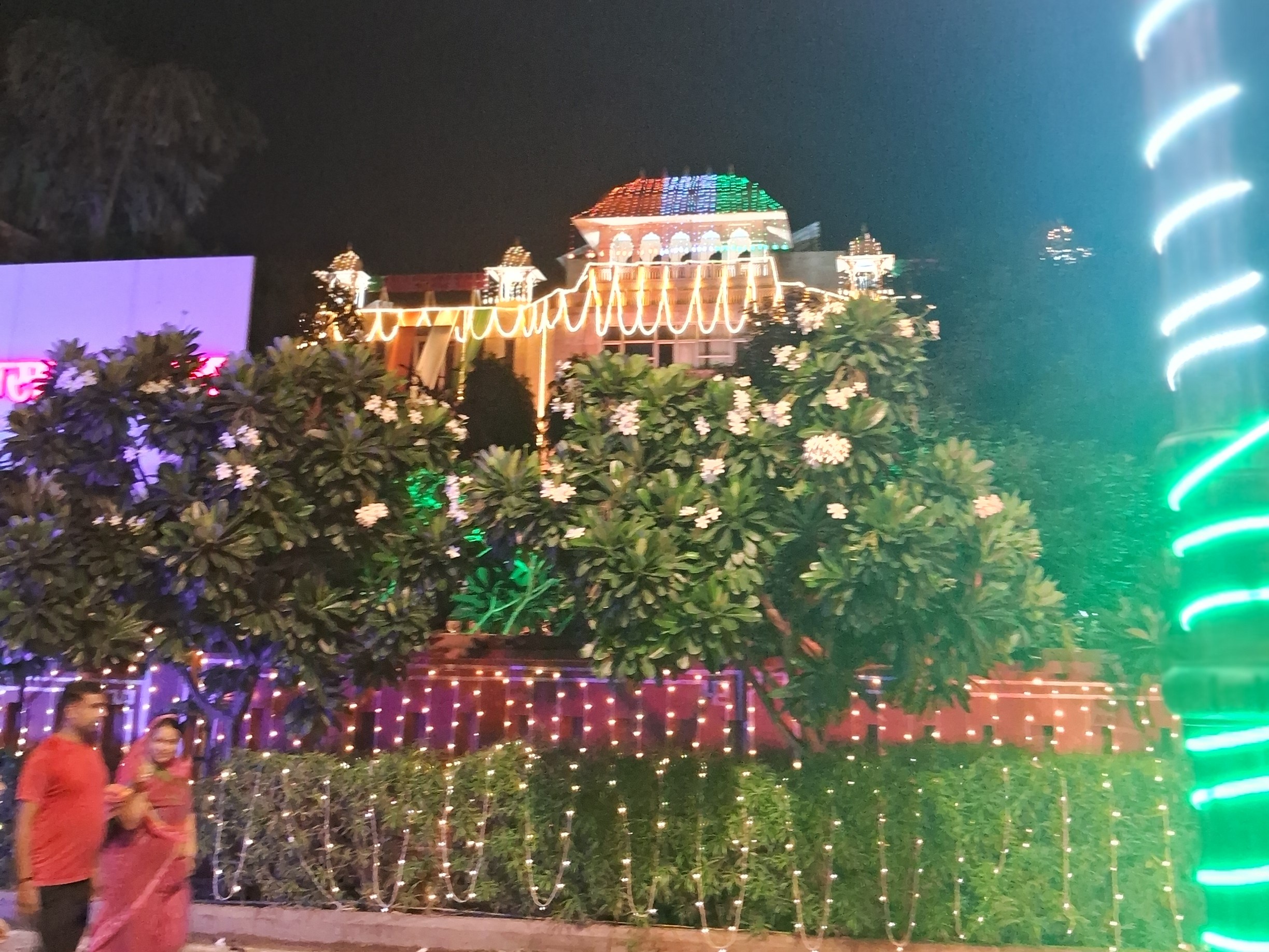 आवासन मंडल, वित्त भवन सहित कई सरकारी भवनों पर तिरंगे की थीम पर रोशनी की गई।