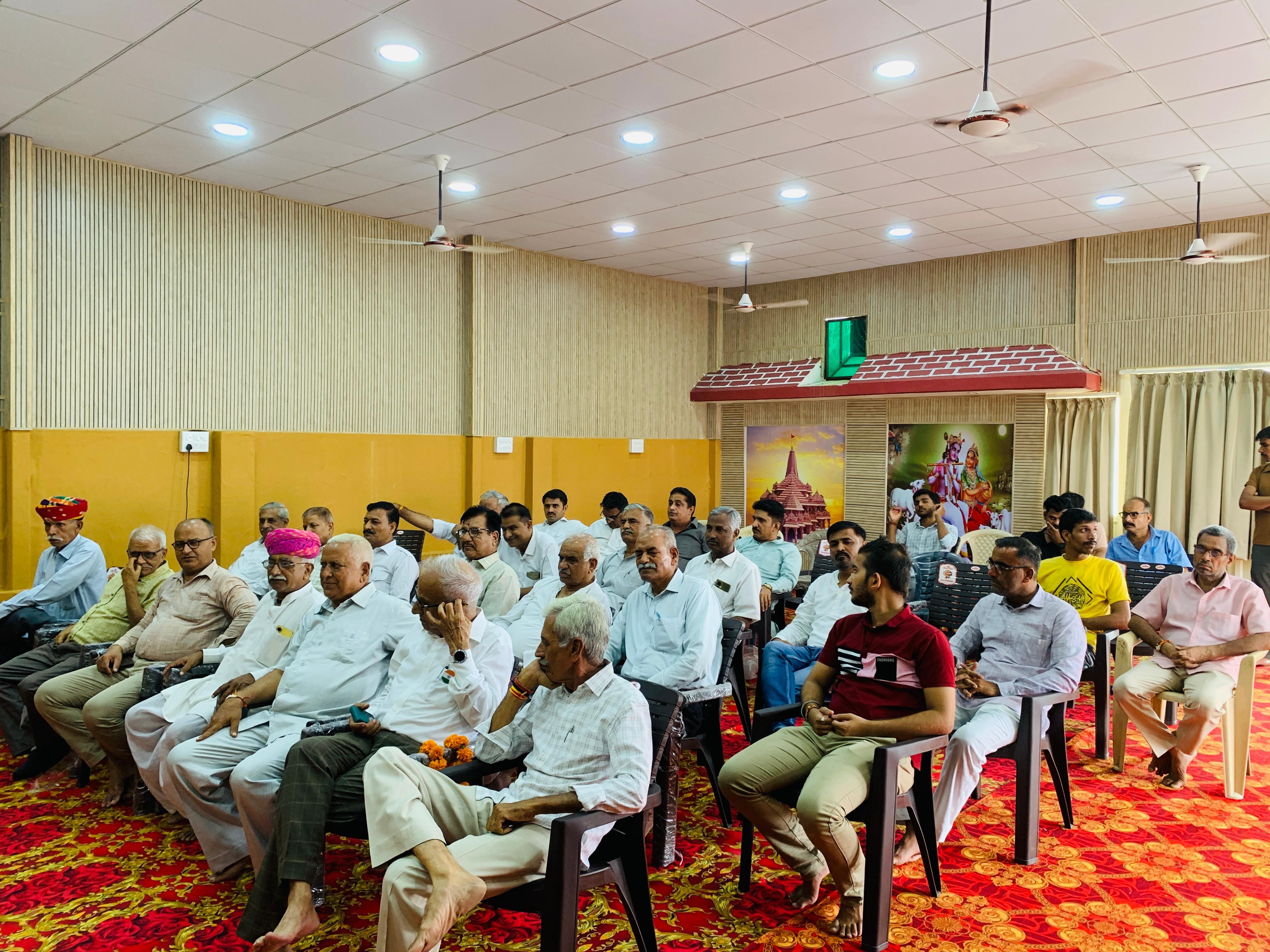 गणमान्य समाज बन्धु उपस्थित रहे।