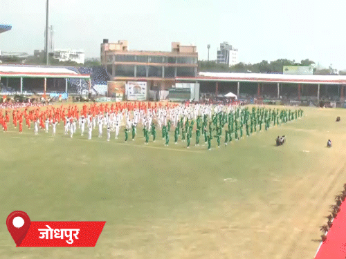 जोधपुर के बरकतुल्लाह खां स्टेडियम में स्वतंत्रता दिवस समारोह के दौरान परफॉर्मेंस से तिरंगा फॉर्मेशन बनाया गया।