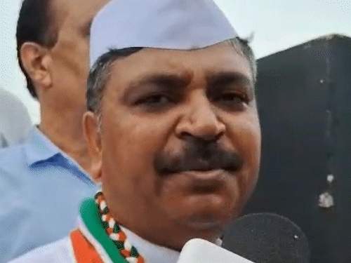 नेता प्रतिपक्ष टीकाराम जूली ने भी चुनाव आयोग पर सवार खड़े किए।