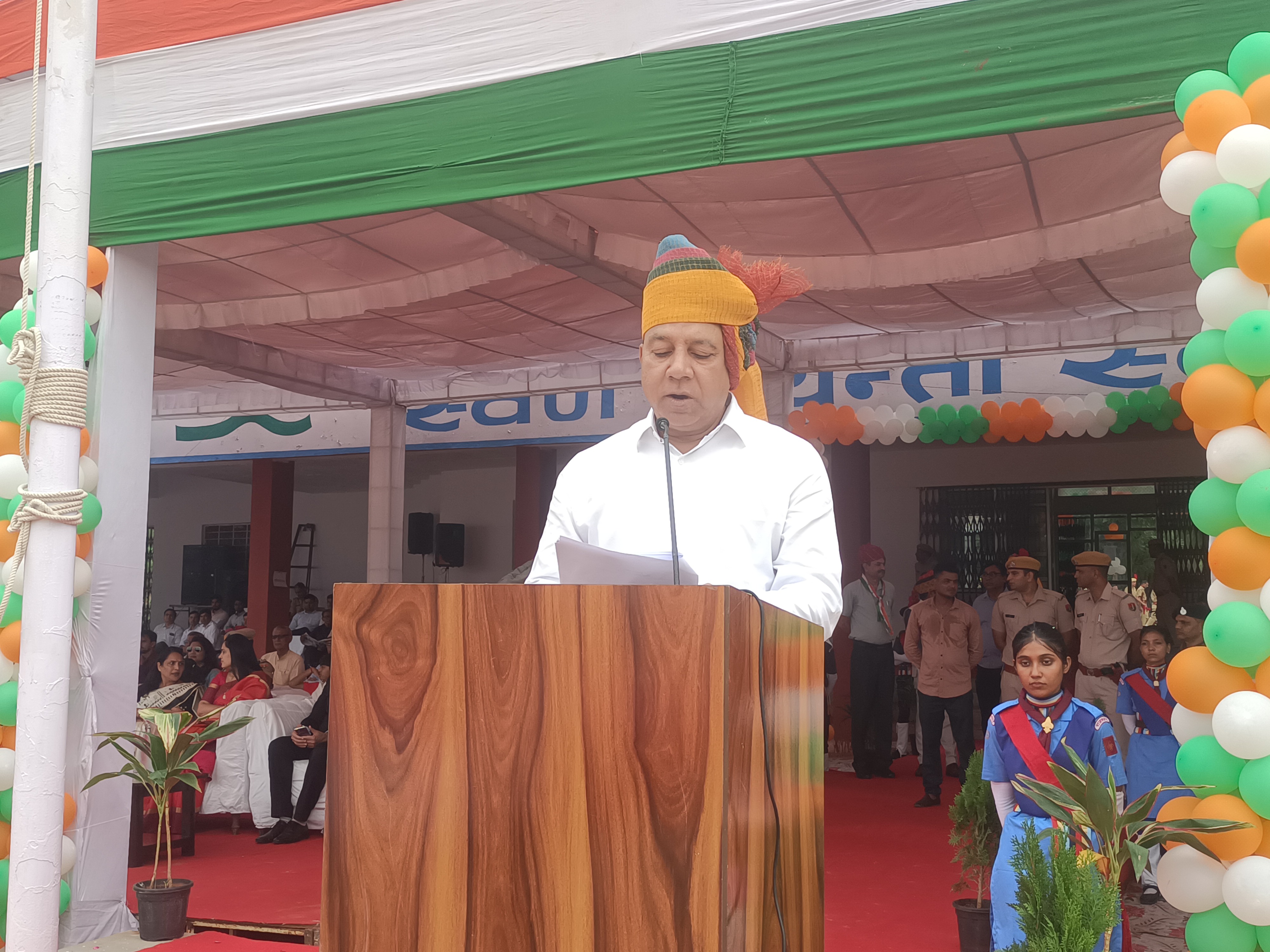 अतिरिक्त जिला कलेक्टर अजय कुमार आर्य ने राज्यपाल का संदेश पढ़कर सुनाया।