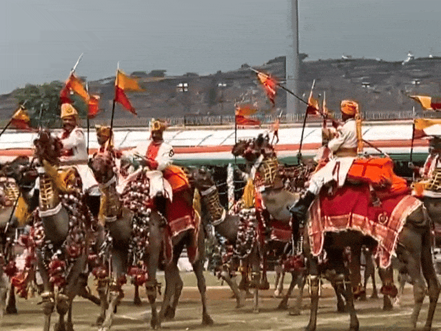 बीएसएफ की टीम ने कैमल शो में से किया दर्शकों को प्रभावित।