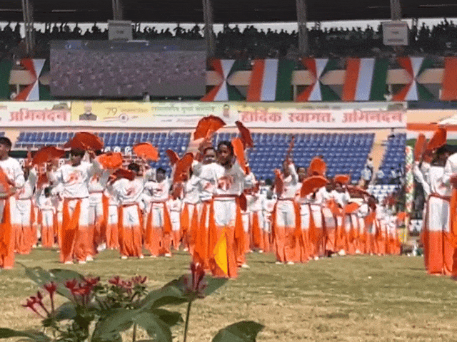 1300 स्कूली बच्चों की प्रस्तुतियों ने मन मोहा।