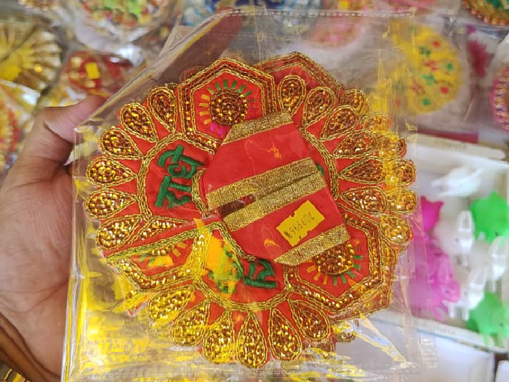 लड्डू गोपाल के लिए रंग बिरंगे कपड़े