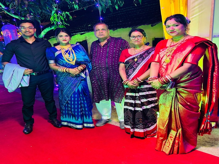 अपने परिवार के साथ डॉ. हिमांशु प्रधान।