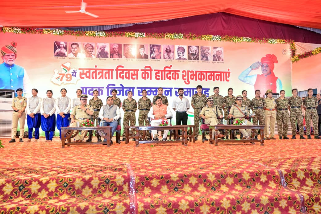 CM बोले- पुलिस अफसरों के सीने में जब मेडल लगता है तो हमारी भी छाती चौड़ी होती है।