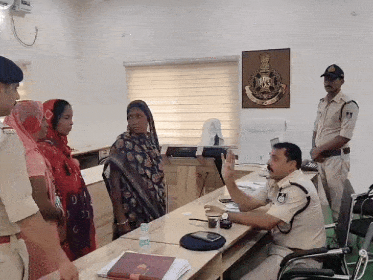 एसपी को शिकायत करने पहुंची पीड़िता मनीषा कुशवाह।