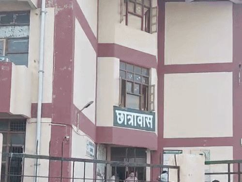 चौधरी देवीलाल यूनिवर्सिटी का हॉस्टल, जहां युवक ने सुसाइड किया। - Dainik Bhaskar