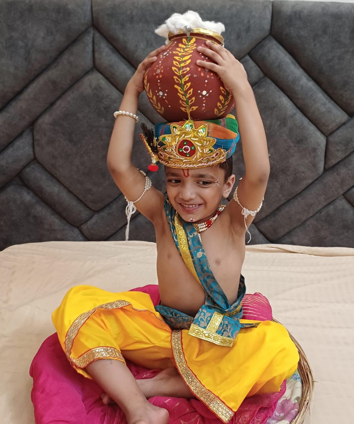 सम्यक मंगल(5) पुत्र अंचल मंगल।