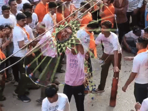 पीलोदा, उज्जैन से आए बजरंग अखाड़ा दल ने शानदार अखाड़ा प्रदर्शन किया।