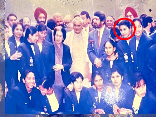 Photo with the then Prime Minister Atal Bihari Vajpayee of the then Prime Minister Atal Bihari Vajpayee after winning the silver medal in the Asian game. The team also included Sunita (in the red circle).