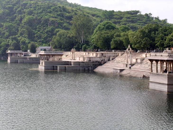 The gauge of Rajsamand lake reached 19.25 feet