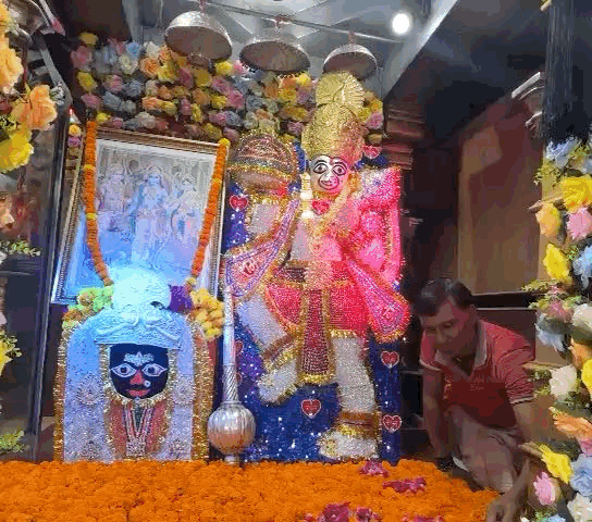 संकट मोचन हनुमान मंदिर में बालाजी को डायमंड चोला चढ़ाया गया