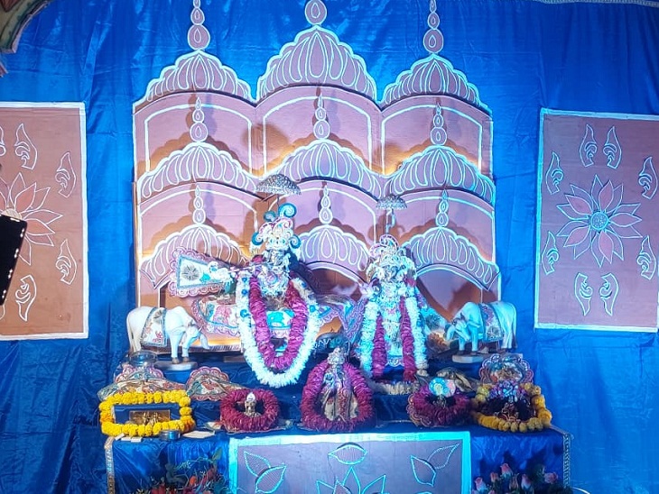 मोदी का तिबारा स्थित मंदिर में गोविंददेवजी की हवामहल झांकी ने श्रद्धालुओं को आकर्षित किया।