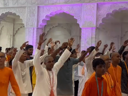 रायपुर के इस्कॉन मंदिर में जन्माष्टमी का पर्व भक्ति और उल्लास का अद्भुत नजारा पेश कर रहा है।
