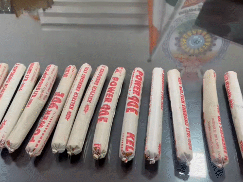 पुलिस ने आरोपियों के पास से विस्फोटक सामग्री जब्त कर ली है।