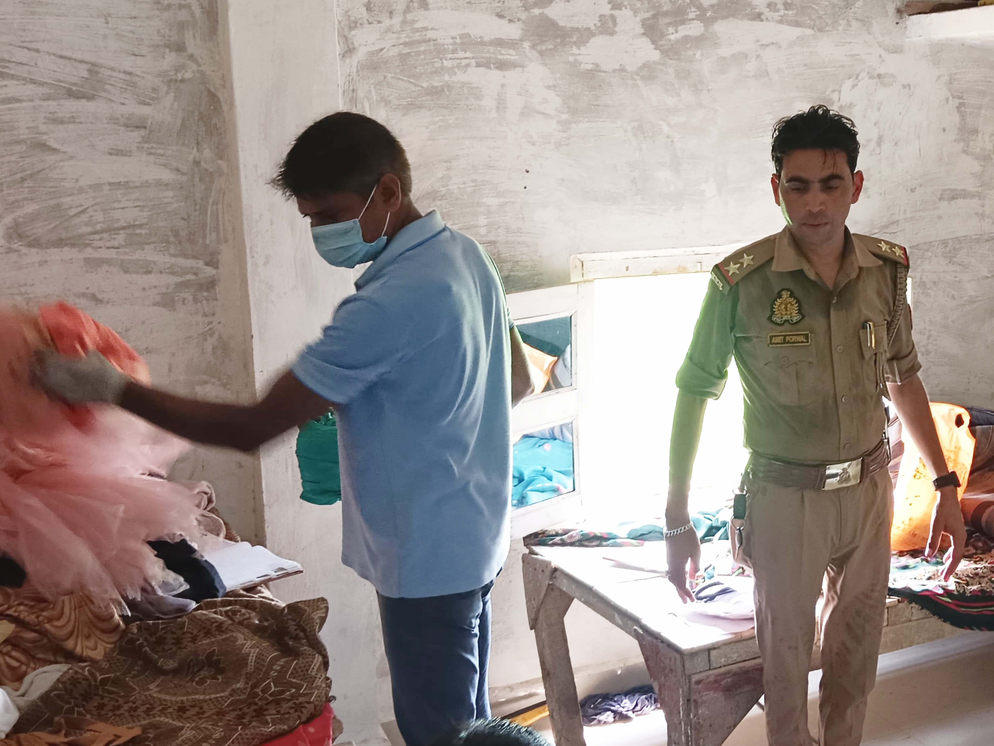 घटना पर पहुंची पुलिस टीम कर रही मामले की जांच