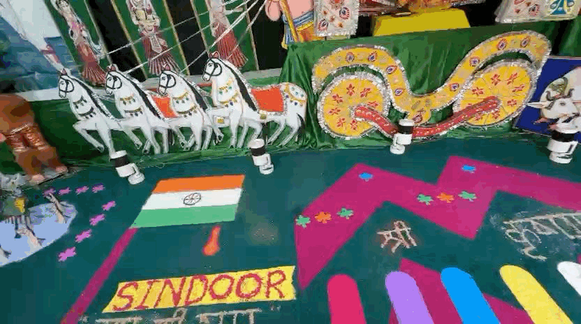 पेच के बालाजी मंदिर में सजी झांकी में झलका ऑपरेशन सिंदूर