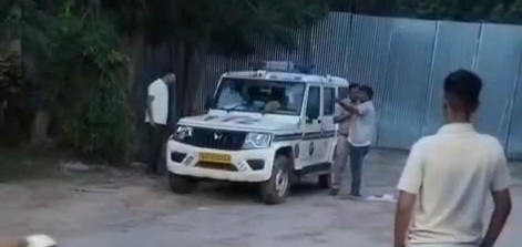 पुलिस की कार्यशैली पर उठे सवाल, डेढ़ घंटे तक चलता रहा हाई-वोल्टेज ड्रामा