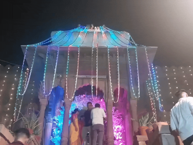 श्री राज रणछोड़ राय मंदिर, रोशनी से नहाया है और श्रद्धालुओं के लिए आकर्षण का केंद्र भी बना।